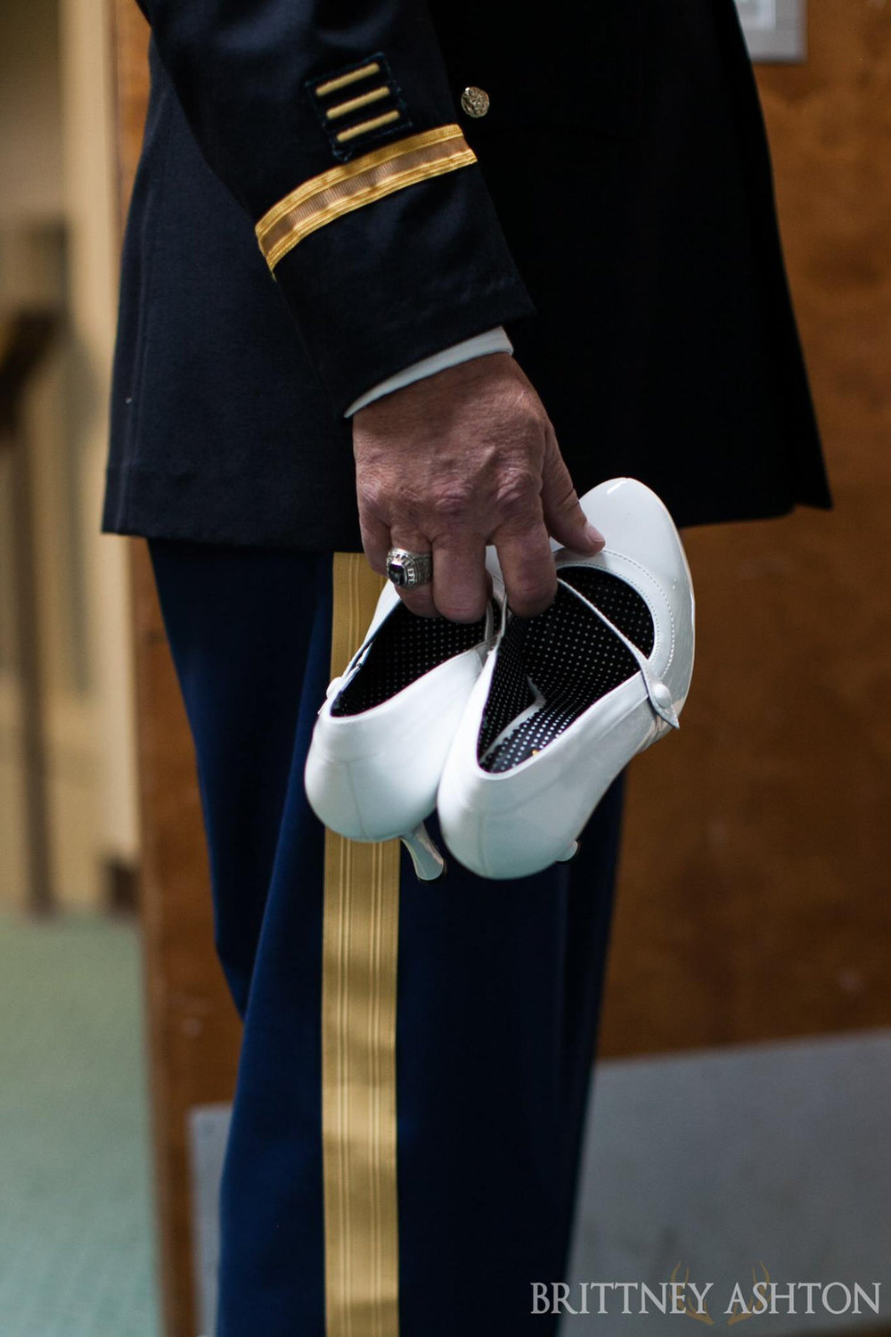  Samantha's dad wore his Army dress uniform to walk her down the aisle. 